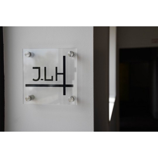 PIECES DE FIXATION PERCEES...