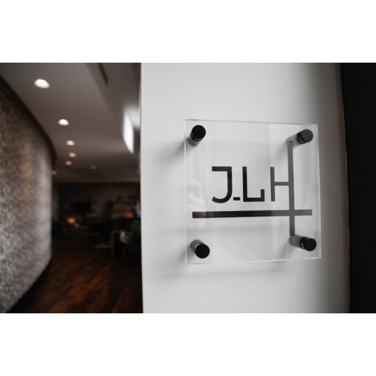 PIECES DE FIXATION PERCEES...